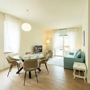  Apartamento Domus - Ampia Residenza Filippini A Pochi Passi Dall'arena Italia
